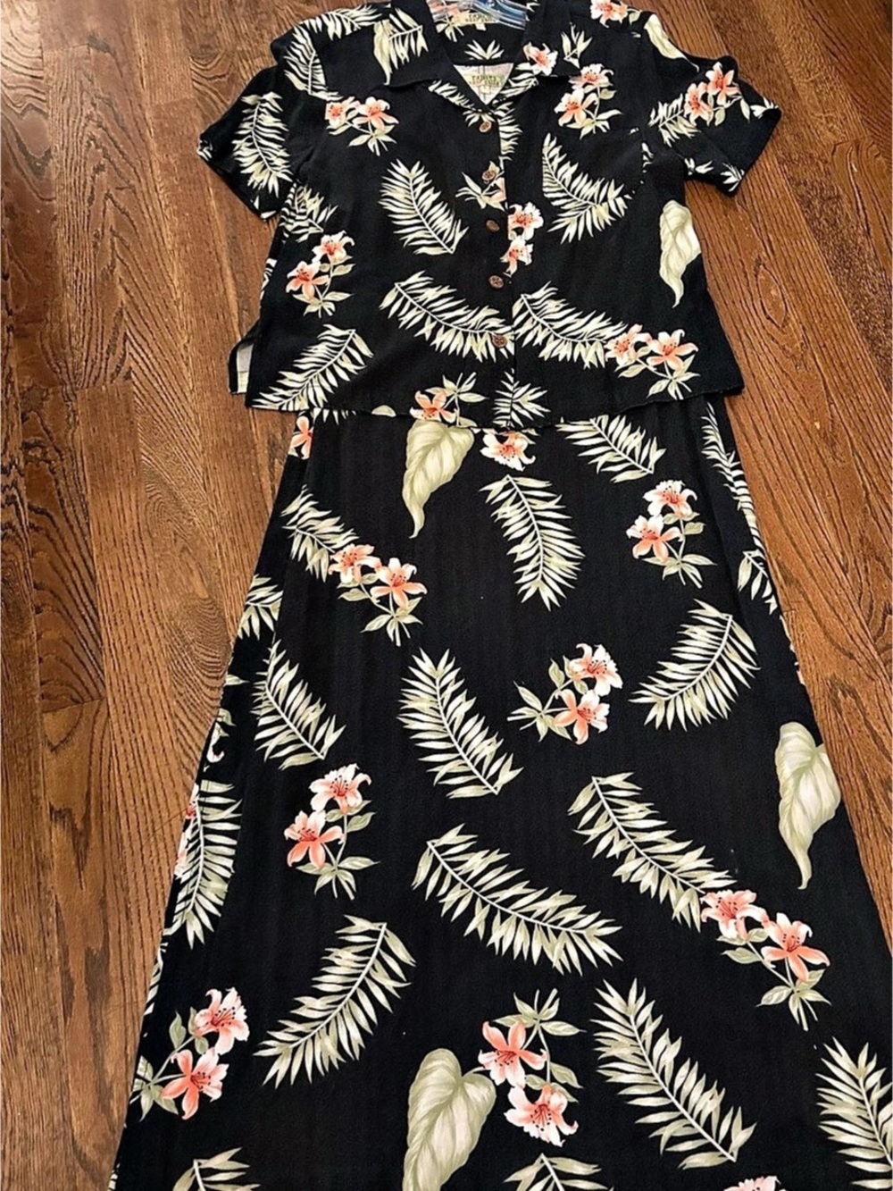 Tahiti Reef Floral Maxi Dress in Black & Pink Size Large